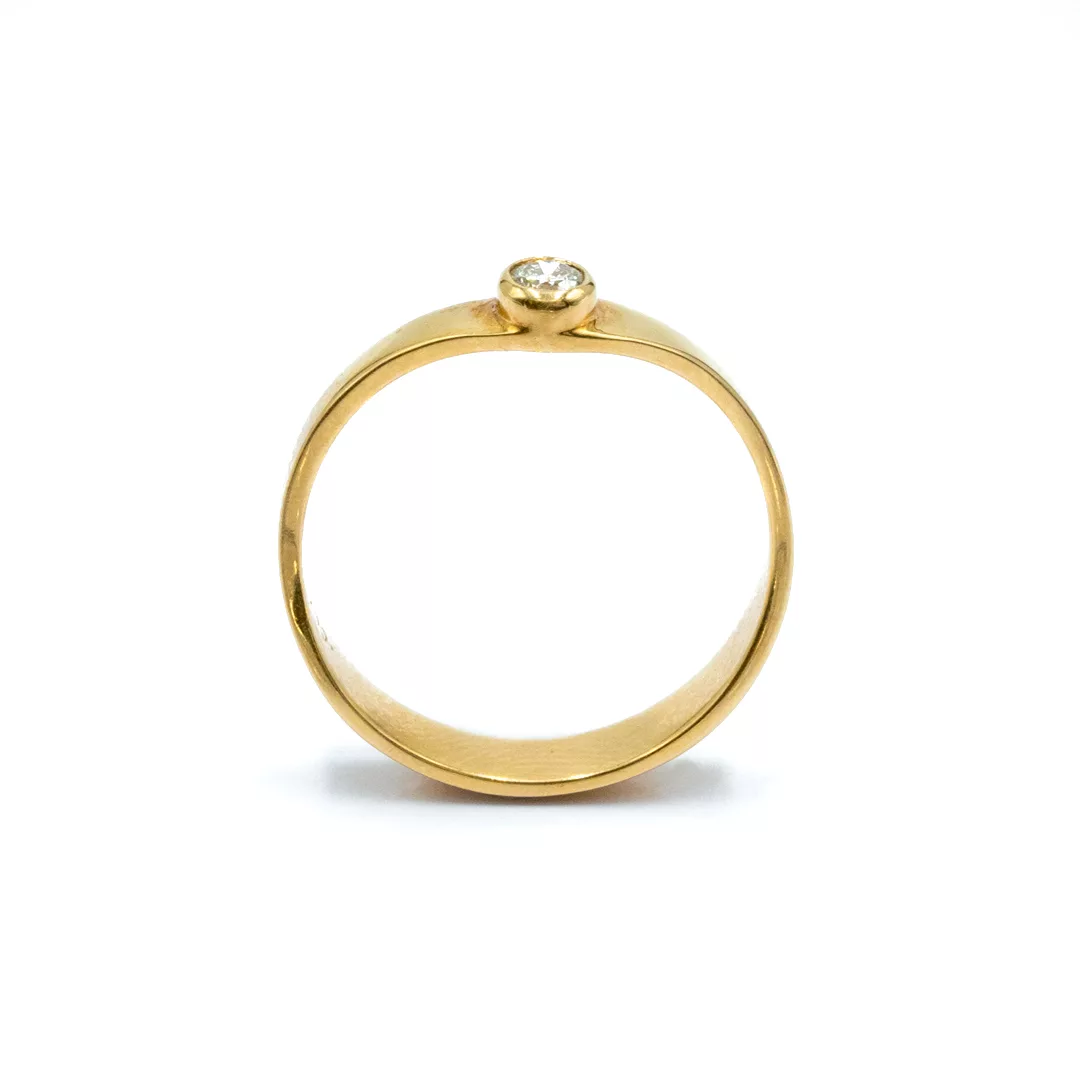 Ring Bezel Solitare Yellow gold Diamond RING