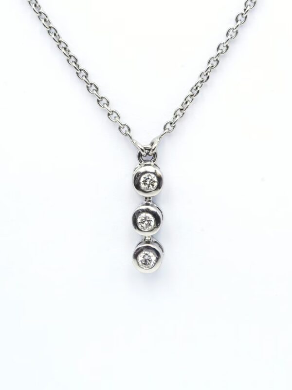NECKLACE DIAM:0.03CT F:750 W:3.23G