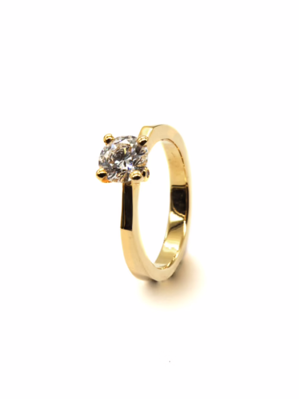 Ring - yellow gold with diamond