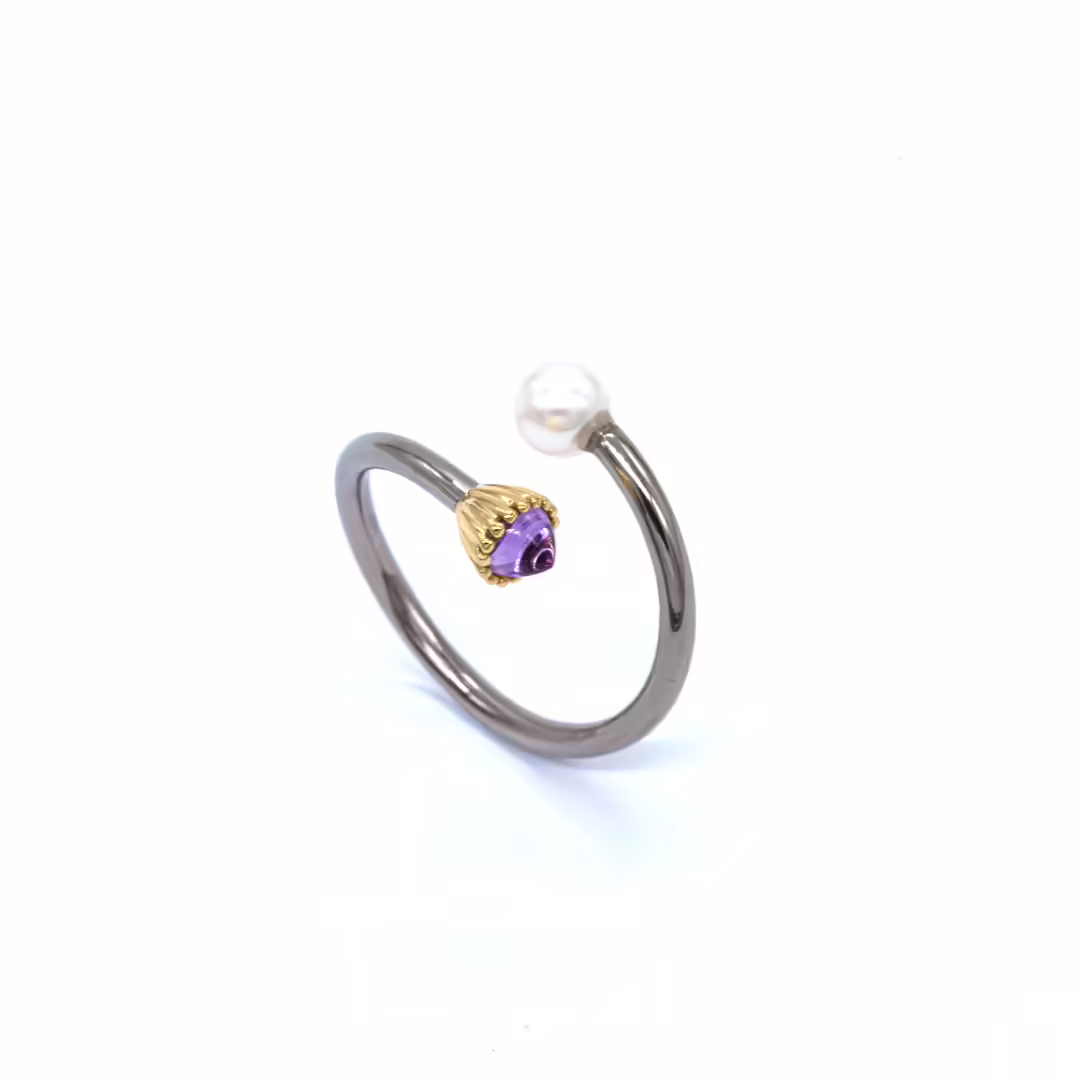 Ring bloom - titanium with amethyst & pearl