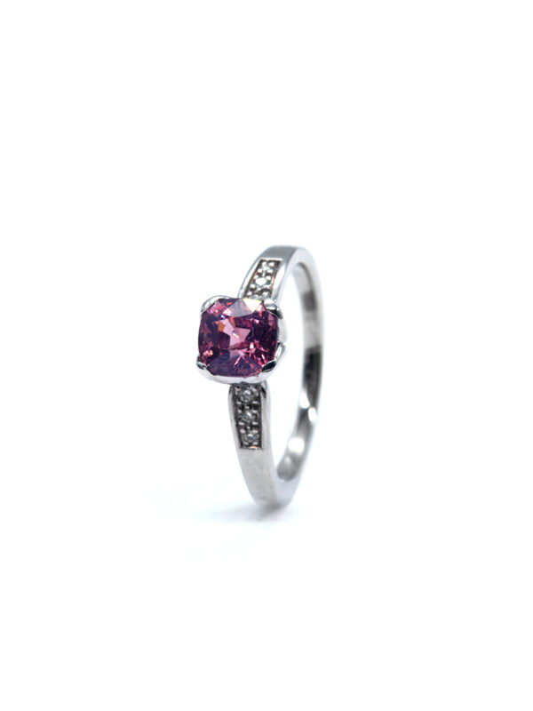 Spinel ring  white gold & diamonds