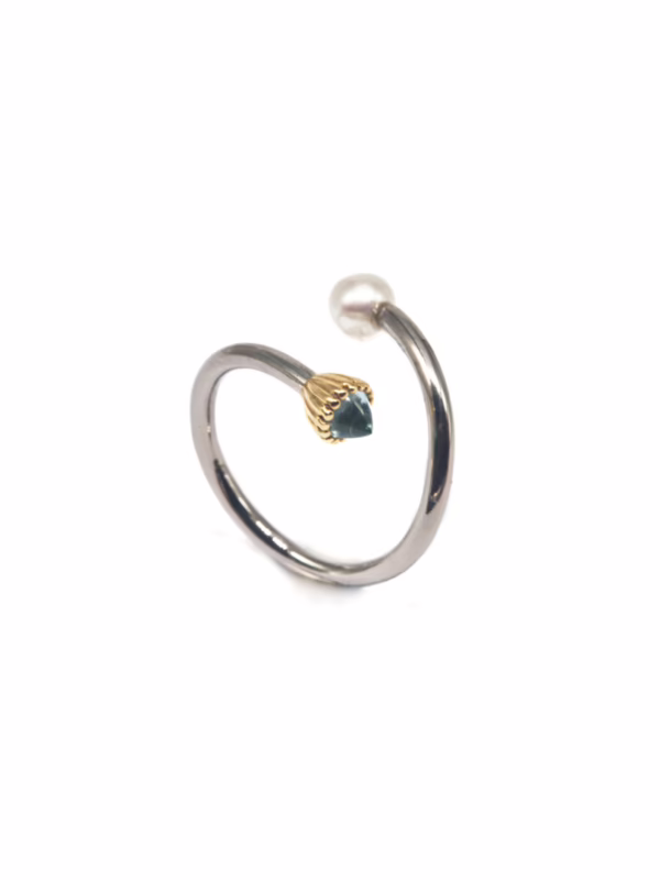 Ring bloom - titanium with topaz & pearl