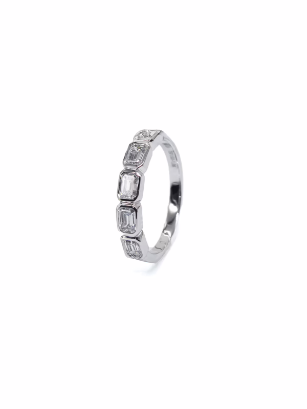 Ring – Élan Diamond Band in White Gold