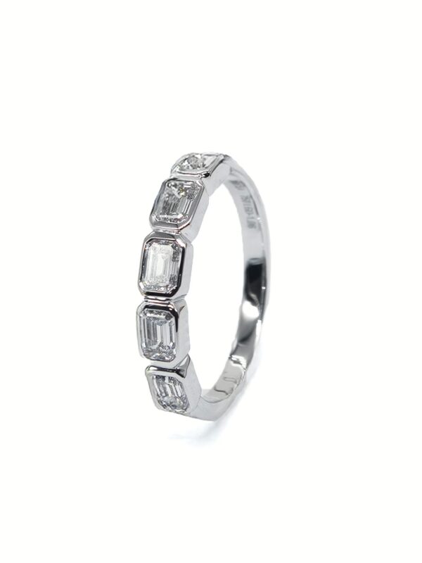 Ring – Élan Diamond Band in White Gold