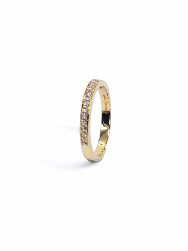 Ring – Classic Diamond Band in Gold