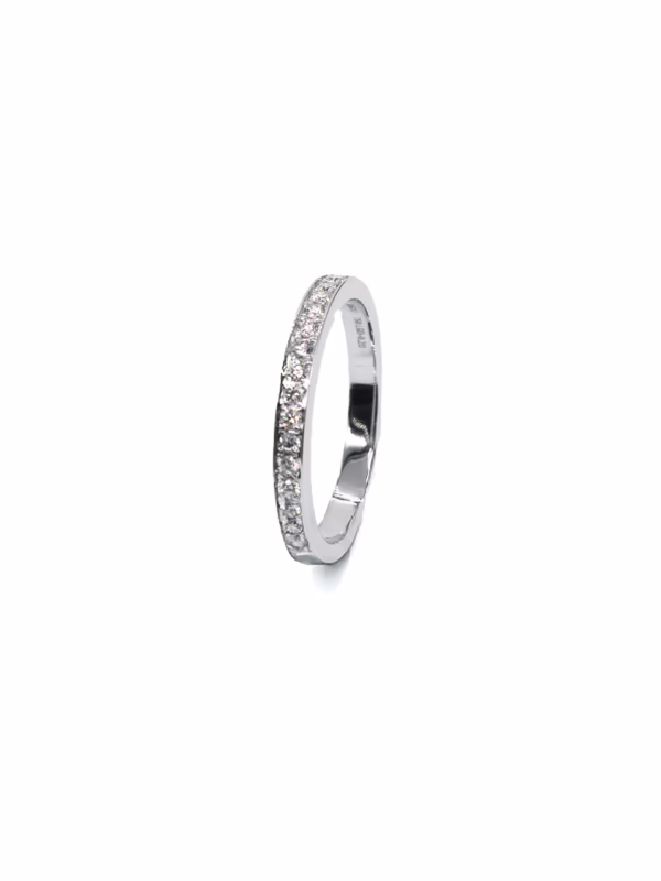 Ring – Classic Diamond Band in White Gold
