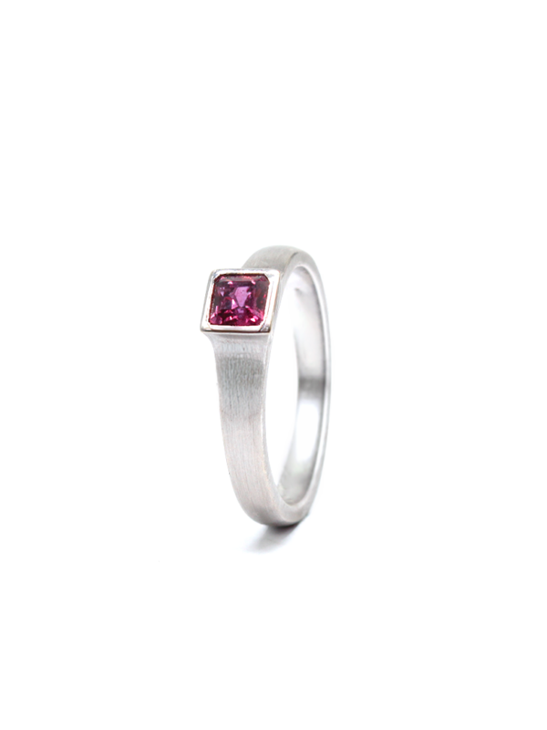 Ring - Paradox Garnet