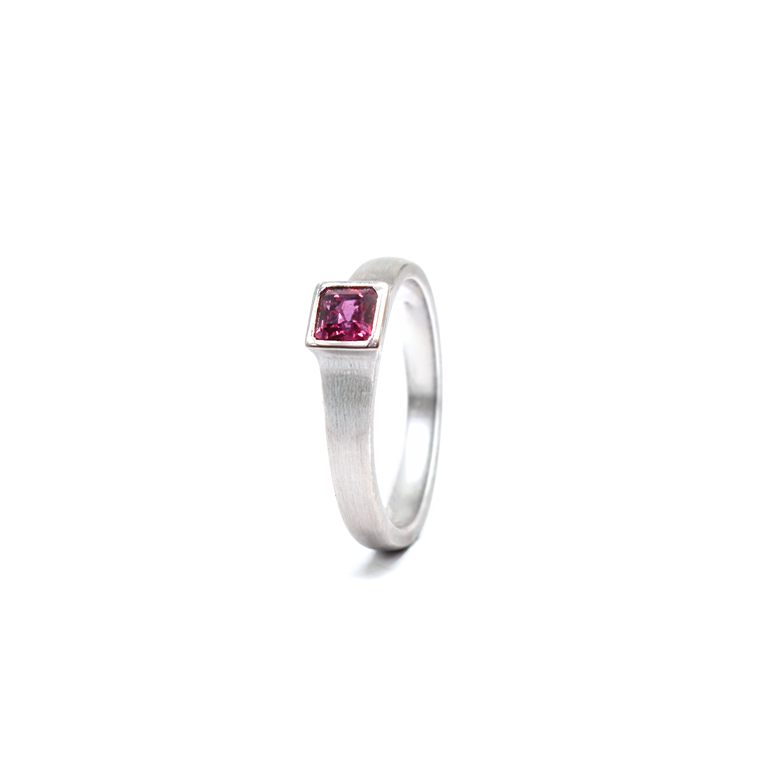Ring - Paradox Garnet