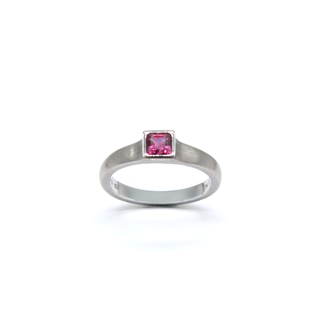 Ring - Paradox Garnet